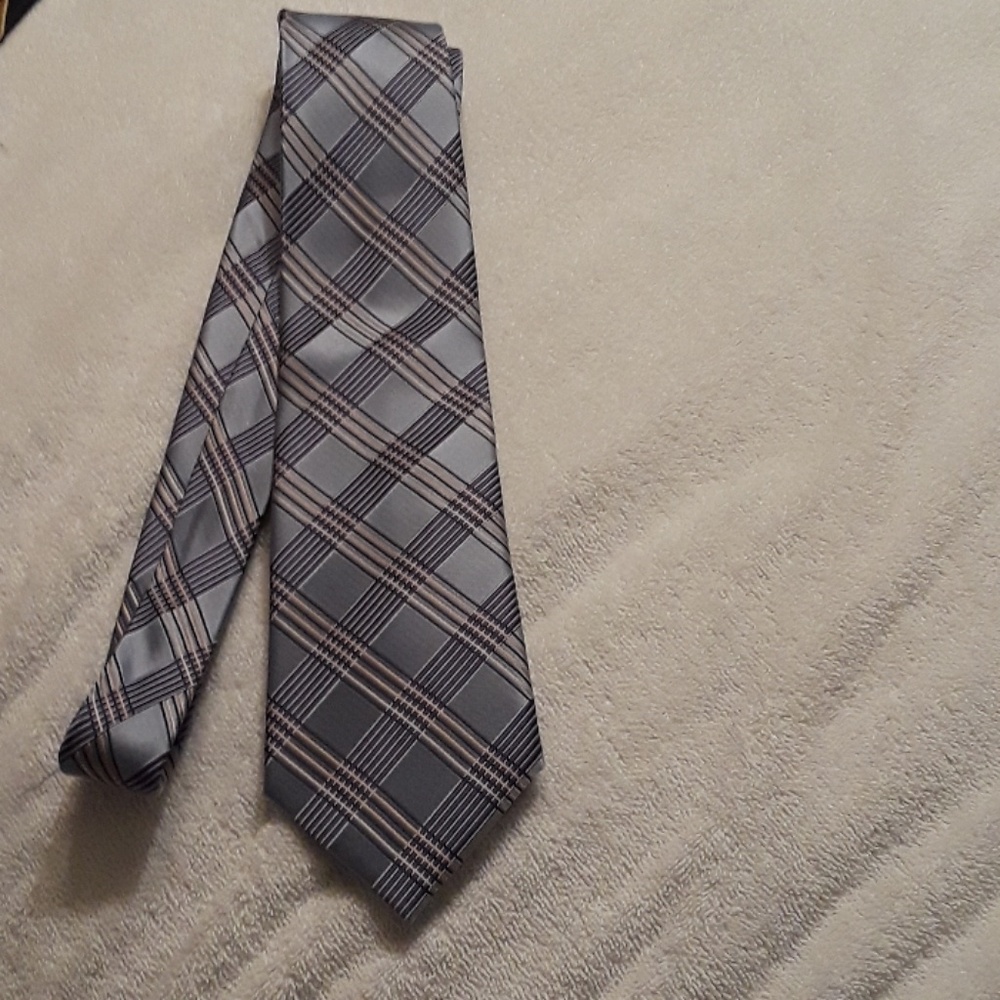 Club Room 100% silk men's tie multicolor